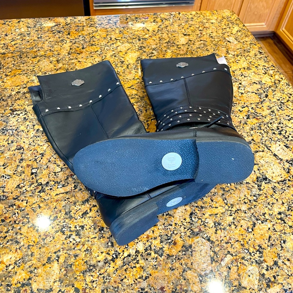 Womans 17in tall Harley boots